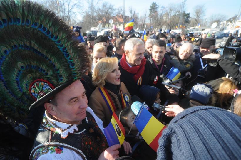 Galerie Foto - Defilarea militară cu ocazia Zilei Naţionale a României 18558997