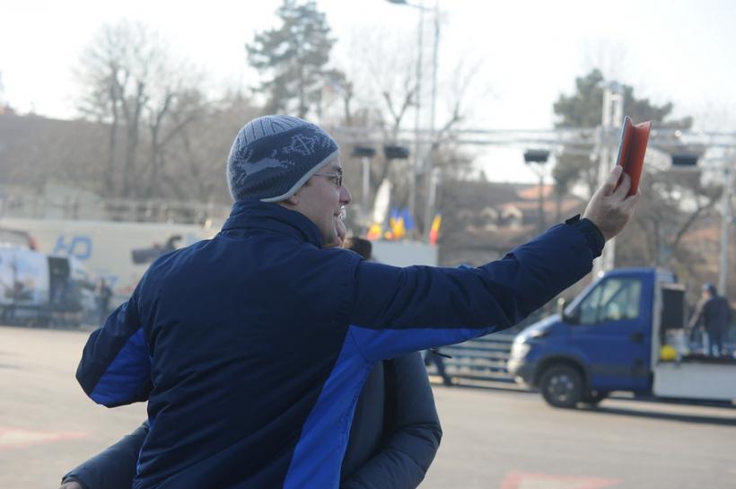 Galerie Foto - Defilarea militară cu ocazia Zilei Naţionale a României 18559002