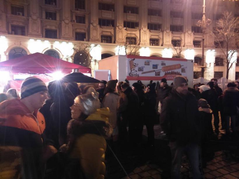 S-a aprins iluminatul festiv din Capitală și a fost deschis Târgul de Crăciun din Piața Constituției 18559054