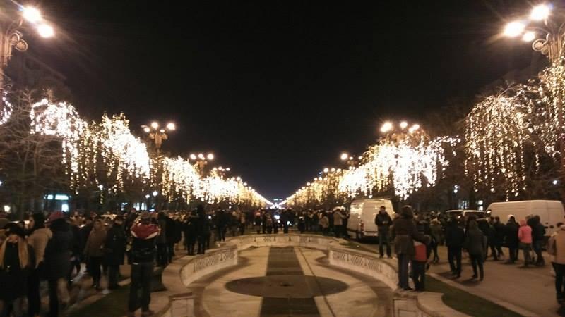 S-a aprins iluminatul festiv din Capitală și a fost deschis Târgul de Crăciun din Piața Constituției 18559079
