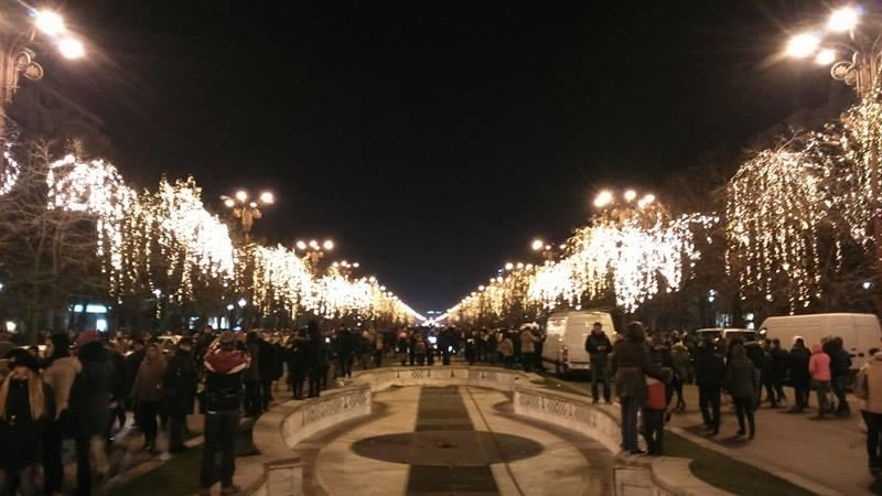 S-a aprins iluminatul festiv din Capitală și a fost deschis Târgul de Crăciun din Piața Constituției