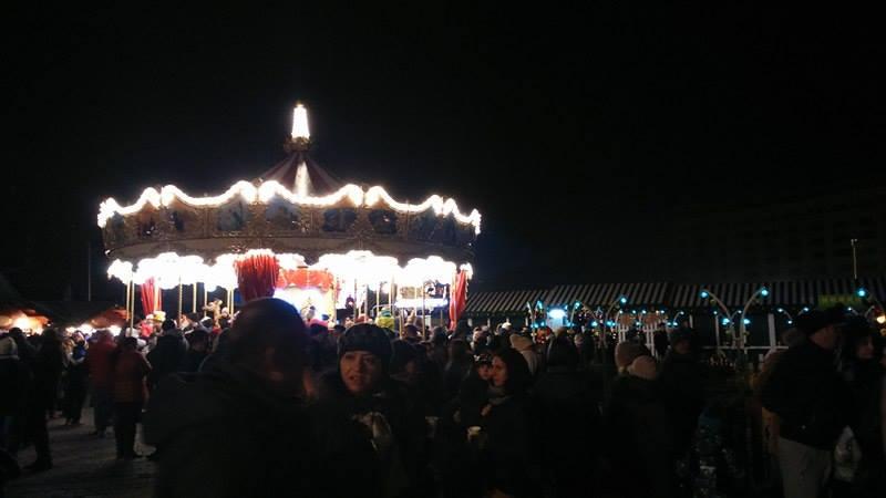 S-a aprins iluminatul festiv din Capitală și a fost deschis Târgul de Crăciun din Piața Constituției 18559081