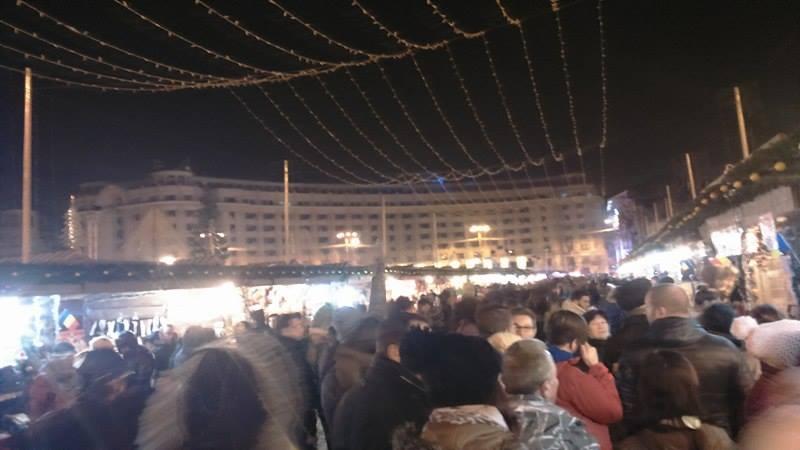 S-a aprins iluminatul festiv din Capitală și a fost deschis Târgul de Crăciun din Piața Constituției 18559084