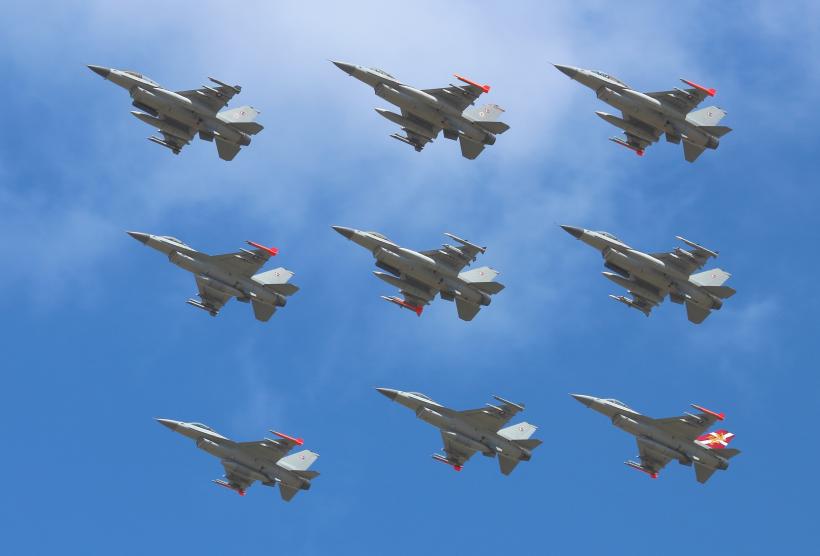 Danemarca îşi retrage avioanele F-16 din Siria şi Irak 
