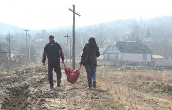 Peste o jumătate de milion de persoane riscă să rămână fără apă şi căldură în estul Ucrainei