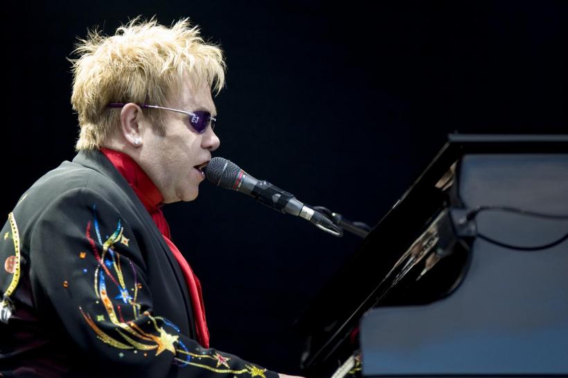 Elton John s-ar putea retrage din viaţa artistică anul viitor
