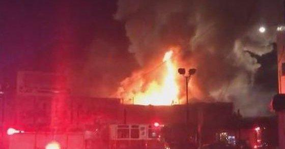 SUA:Cel puţin 9 morţi şi 25 de dispăruţi, într-un incendiu izbucnit într-un depozit în care avea loc o petrecere