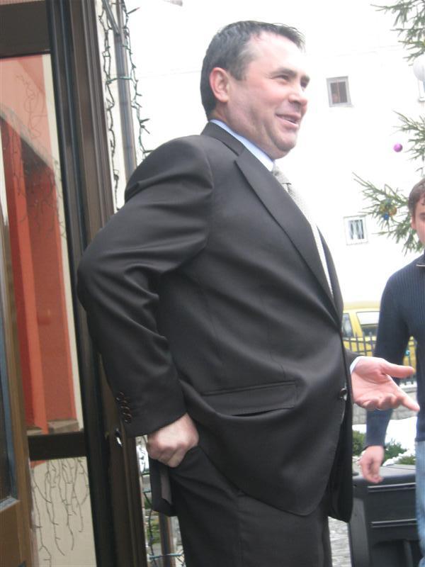 Oamenii regimului portocaliu construiesc pe bani grei România tehnocraţilor 18559290