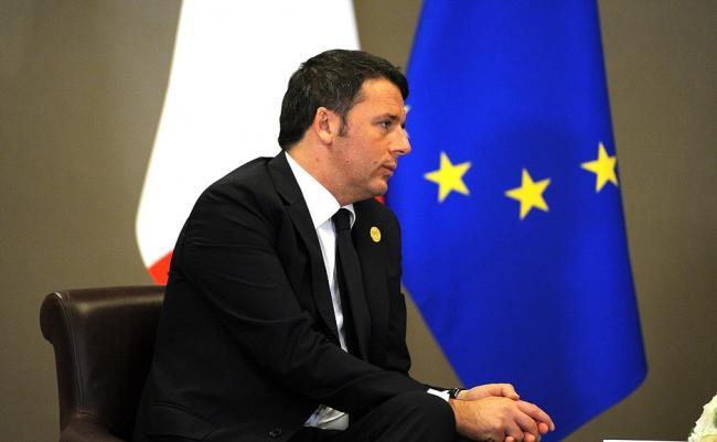 Premierul italian Matteo Renzi şi-a prezentat demisia
