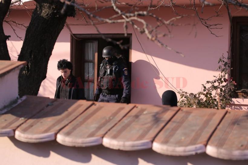 CRAIOVA - Nouă acţiune DIICOT la domiciliul adolescentului reţinut pentru propagandă jihadistă