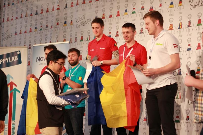 Roboți construiți de români participă, pentru al doilea an la rând, la cel mai mare concurs de sumo robotic din lume
