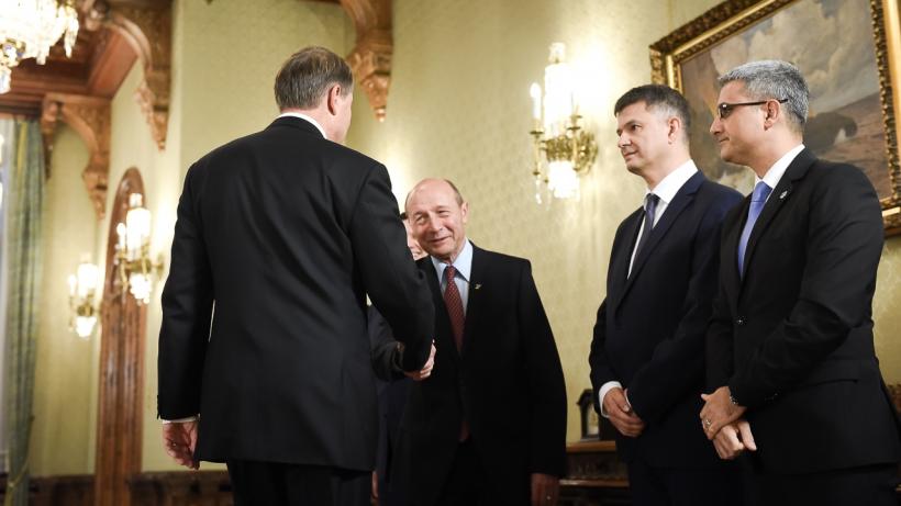 Băsescu: L-am informat pe preşedinte că vom face parte din orice soluţie politică anti-PSD