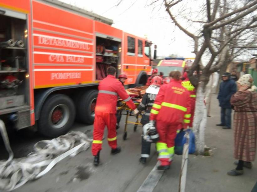 O explozie puternică s-a produs într-o locuință din Constanța. O femeie a fost scoasă de sub dărâmături