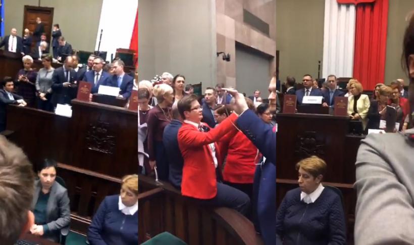 Polonia : Deputaţi ai opoziţiei au ocupat podiumul parlamentului în semn de protest faţă de îngrădirea libertăţii presei