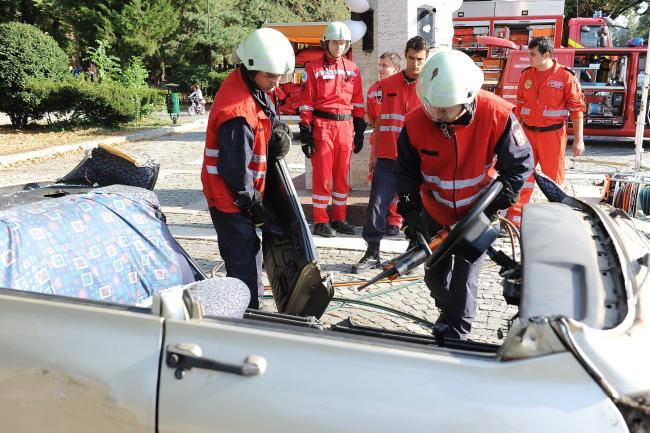 ISU Buzău a activat (în exercițiu) Codul Roșu de intervenție în cazul a două accidente rutiere simultan