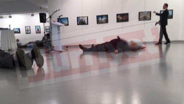 ALERTĂ - UPDATE - VIDEO - Atentat asupra ambasadorului Rusiei la Ankara. Demnitarul a MURIT