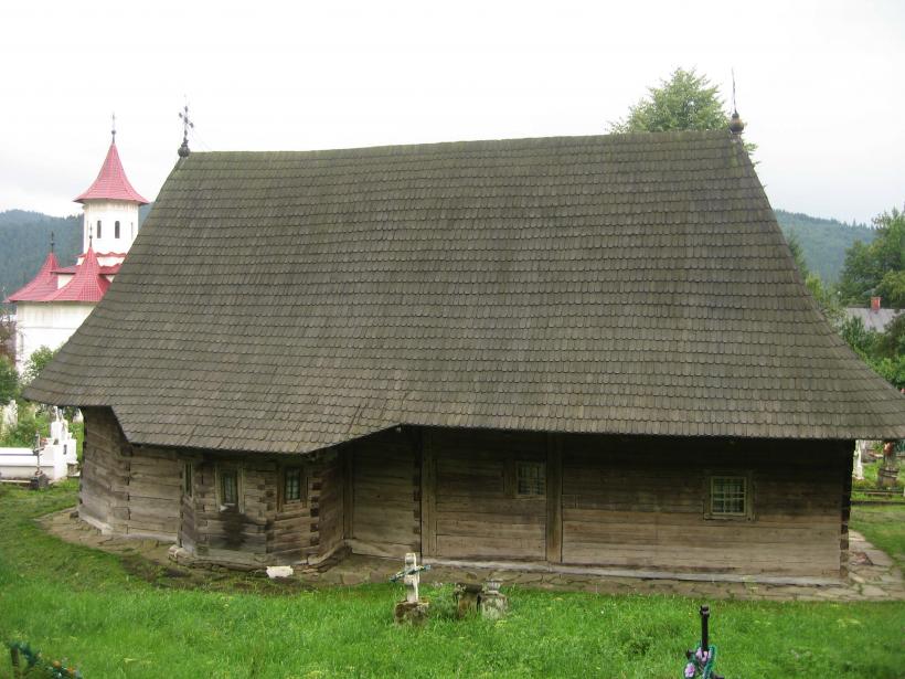Biserica din lemn a lui Dragoş Vodă de la Putna