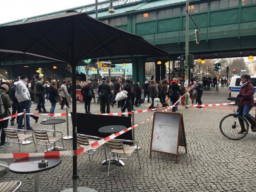ALERTĂ în Germania: Un centru comercial din Berlin închis; transportul în comun oprit