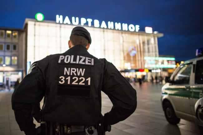 Autoritățile germane, criticate că nu l-au împiedicat pe atacator să fugă din țară