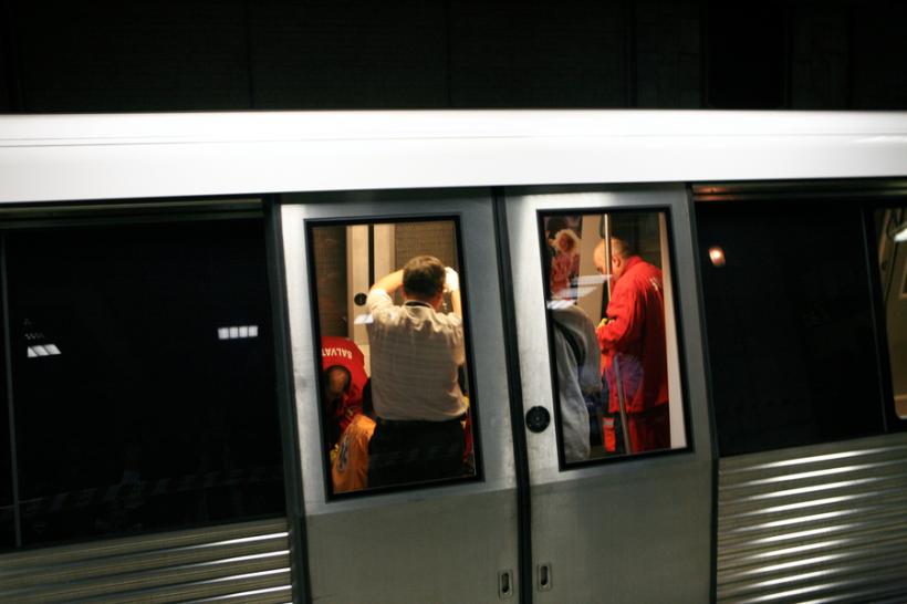 Circulaţia metroului este îngreunată pe magistrala 2 Berceni-Pipera din cauza unei urgenţe medicale
