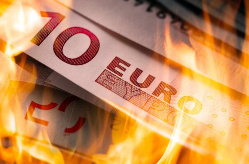 Criza politică din România afectează cursul valutar. Euro, la maximul ultimelor şase luni