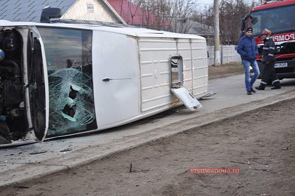 Accident GRAV cu victime MULTIPLE, în Vaslui. Un microbuz plin cu pasageri a fost spulberat de un TIR. Codul ROȘU de intervenție a fost activat