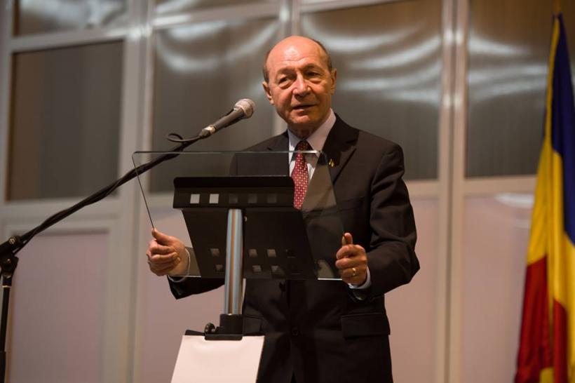 Traian Băsescu critică modul în care președintele a anunțat desemnarea premierului