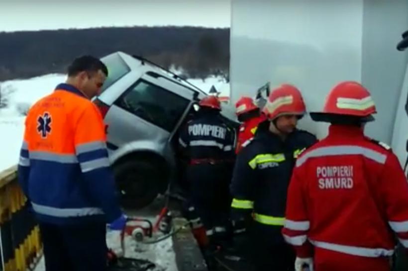 VIDEO - Braşov: Două persoane rănite într-un accident pe DN1