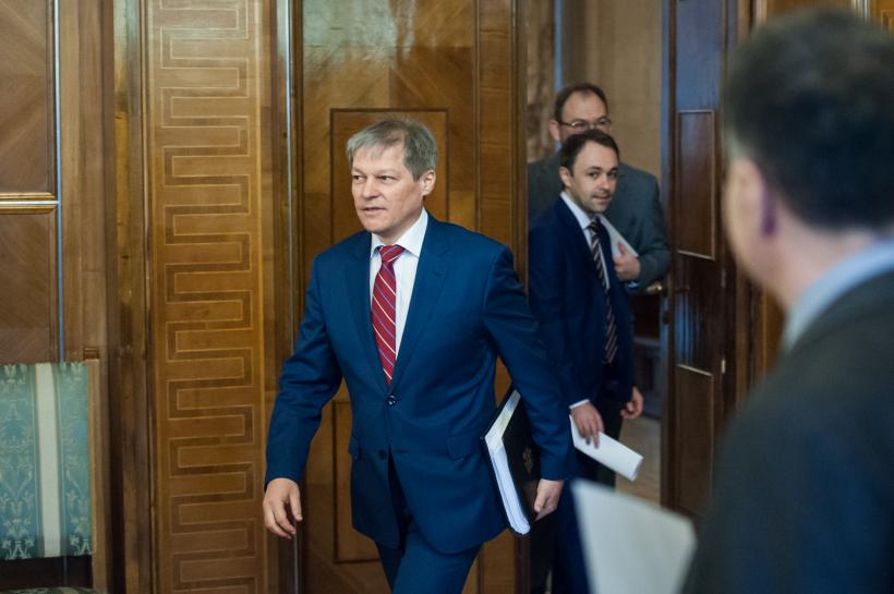 Cioloş, în mesajul de Anul Nou: Doresc românilor de pretutindeni mai mult zâmbet, bucurii şi încredere