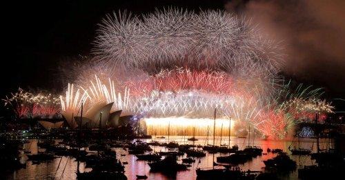 Focuri de artificii spectaculoase la Sydney pentru celebrarea trecerii în noul an