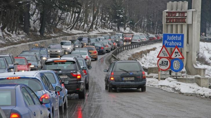 Prahova: Coloane de maşini pe ambele sensuri de mers ale DN 1