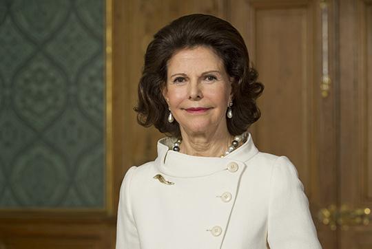 Regina Silvia a Suediei susţine că locuieşte într-un castel bântuit