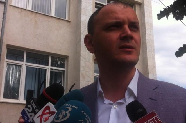 Prahova: Mandatul de arestare a lui Sebastian Ghiţă a ajuns la IJP; un echipaj de Poliţie, la domiciliul lui