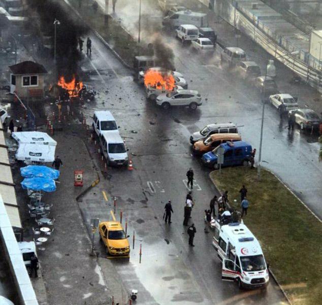 VIDEO - UPDATE - NOUĂ EXPLOZIE în Turcia, la Izmir, urmată de schimb de focuri soldat cu 2 morţi şi 5 răniţi