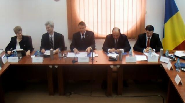 Şedinţă de constituire a noului CSM şi de alegere a conducerii; participă preşedintele Iohannis