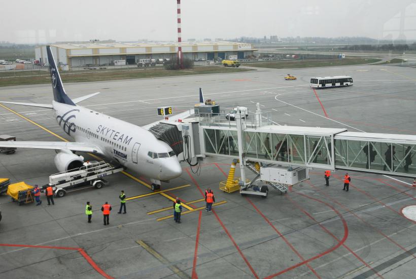 Traficul aerian pe aeroportul Otopeni, afectat de viscol