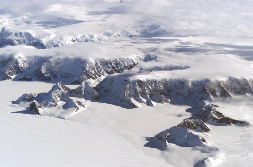 Un aisberg de peste 80 de km lungime este pe cale să desprindă din calota glaciară a Antarcticii