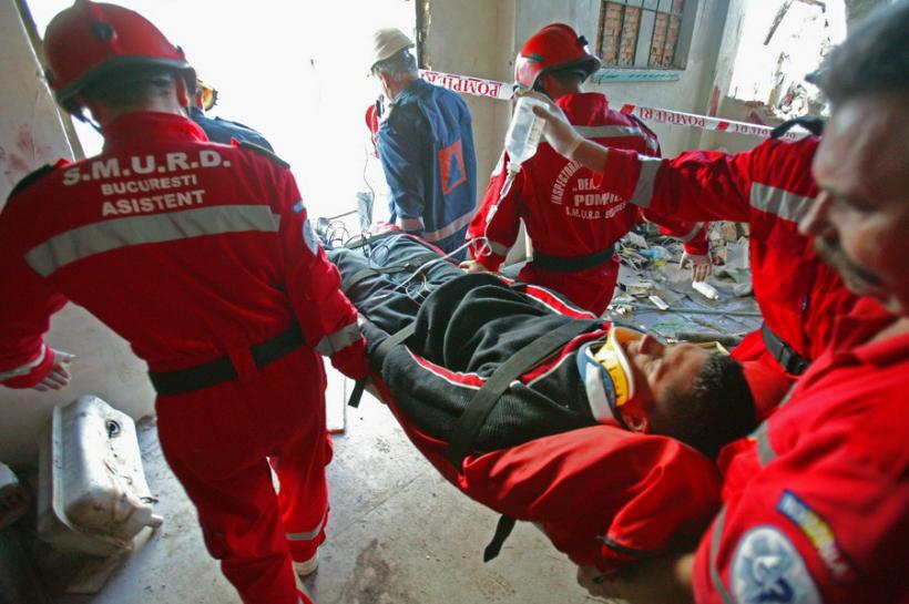 Galaţi: Medicul de pe elicopterul SMURD care a preluat un bolnav din Deltă şi-a fracturat mâna în timpul intervenţiei
