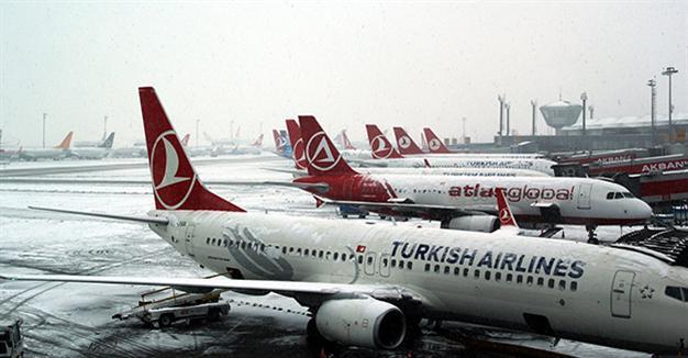 Iarnă grea în sud-estul Europei: 200 de zboruri anulate luni în Turcia