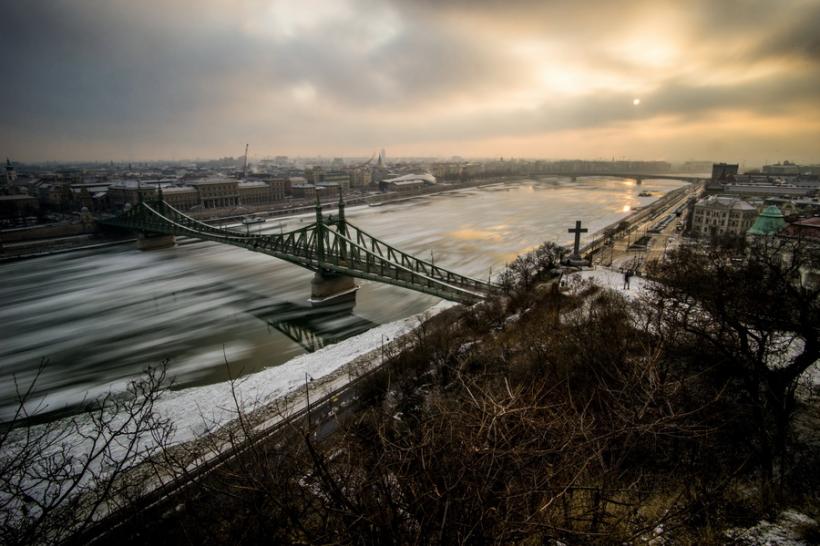FOTO / VIDEO  - Imagini fabuloase cu Dunărea îngheţată