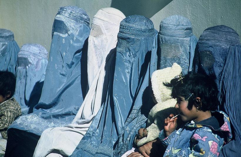 Marocul interzice fabricarea şi vânzarea burqa (presă)