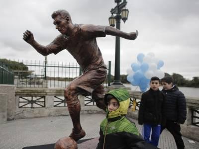 Statuia lui Messi, de la Buenos Aires, vandalizată de necunoscuţi 