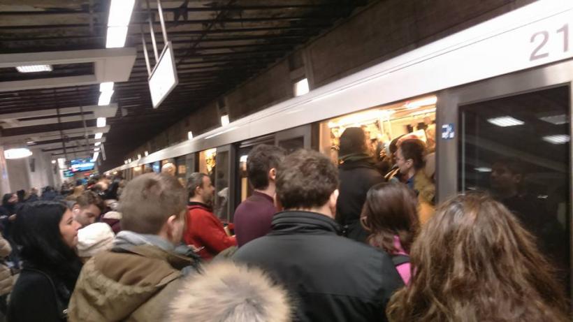ISU-BIF: Echipaje la metrou; se transmit mesaje pentru evitarea supraaglomerării
