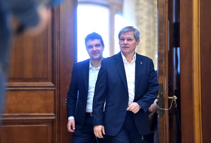 Cioloş se bate cu liberalii pentru şefia PNL