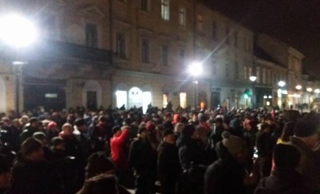 Clujenii vor demisia lui Victor Ciorbea din funcţia de avocat al poporului