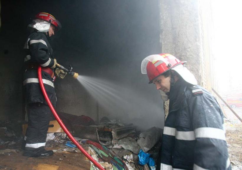 Incendiu devastator la fabrica de viori din Toplița