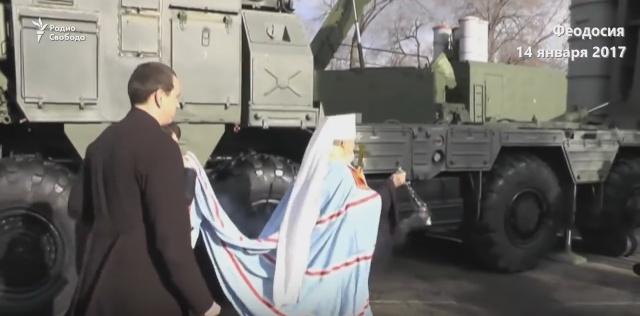 VIDEO! Un preot a sfinţit rachetele ruseşti