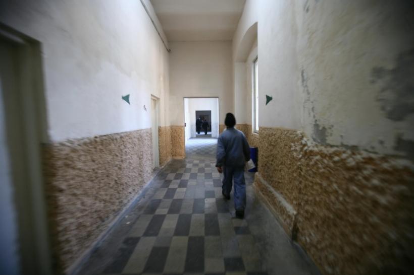 PÎCCJ propune amenajarea unor spaţii de detenţie în unităţi militare dezafectate, ca soluţie la supraaglomerarea penitenciarelor