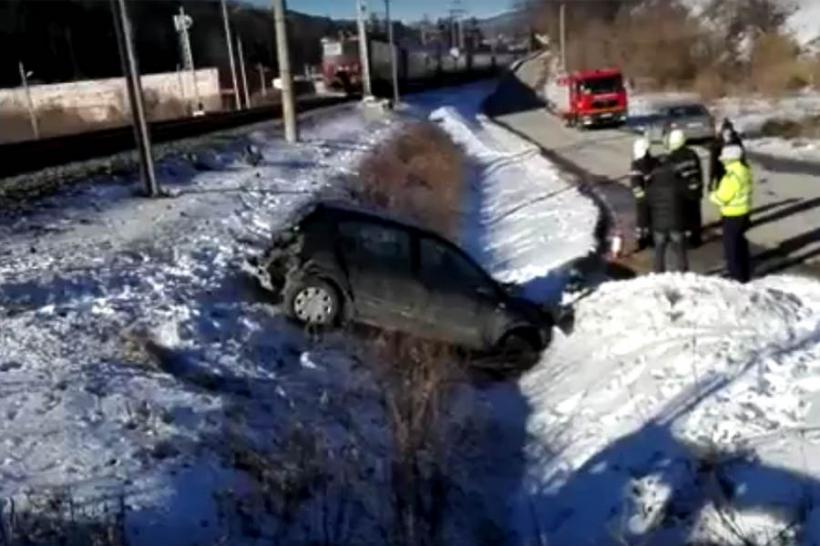 VIDEO - Accident feroviar în Prahova; tren Interregio, avariat