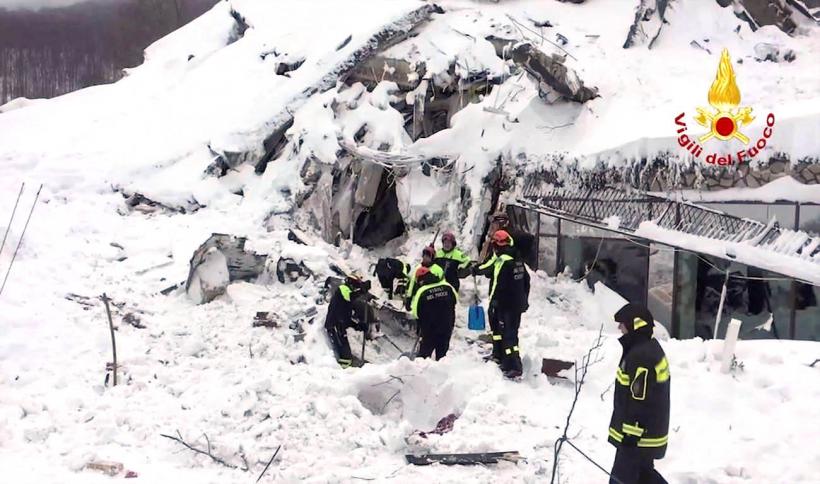 Avalanşă în Italia: Alţi patru supravieţuitori au fost extraşi de sub zăpadă şi dărâmături